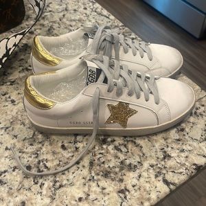 Golden 🦆 inspired sneakers with gold star. Size 40, women’s. Brand new.